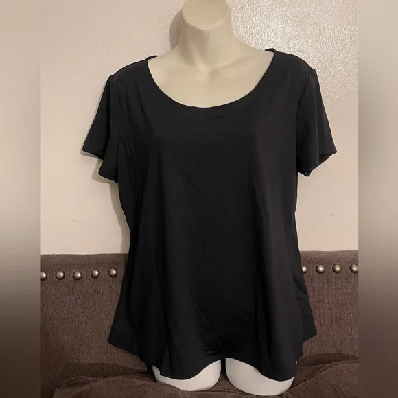 🚨NWT NOTATIONS Women's Solid Nylon Spandex
Short Sleeve Top - Picture 3 of 3